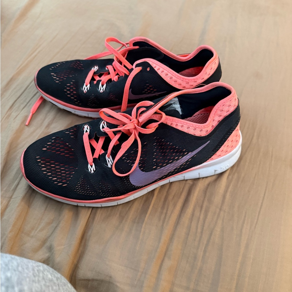 Nike Women's Black and Coral Athletic Shoes